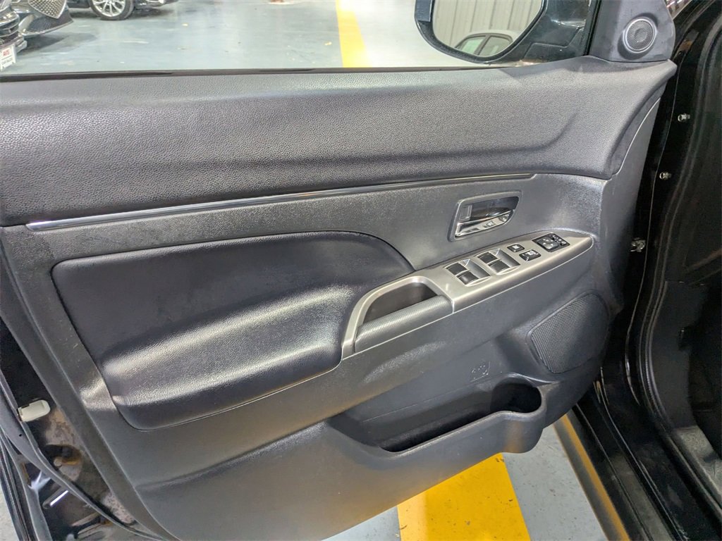 Used 2024 Mitsubishi Outlander Sport SE image 11