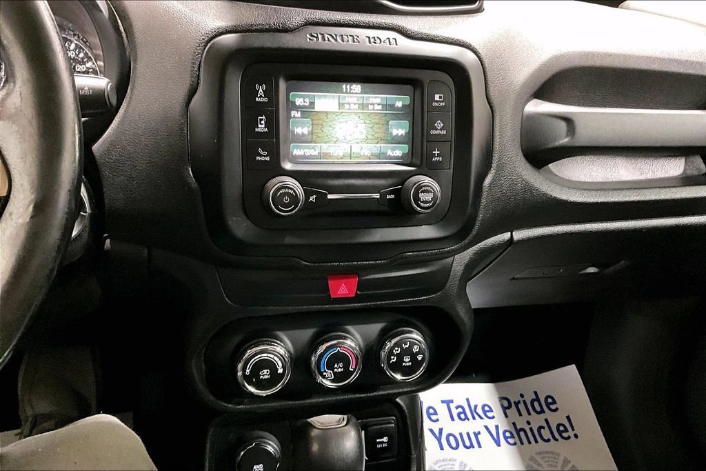 Used 2016 Jeep Renegade Latitude AWD/4WD image 29