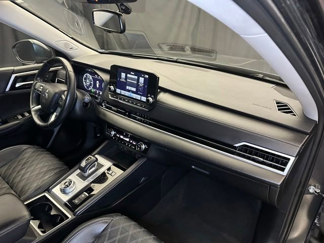 Used 2024 Mitsubishi Outlander SEL AWD/4WD image 17