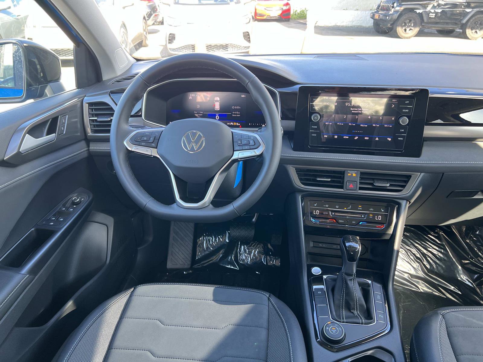 New 2026 Volkswagen Taos SE image 7