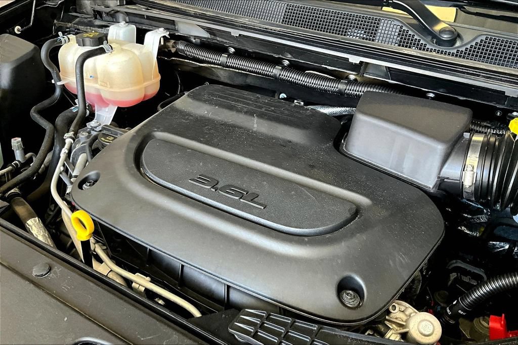 Used 2024 Chrysler Pacifica Touring-L FWD image 31