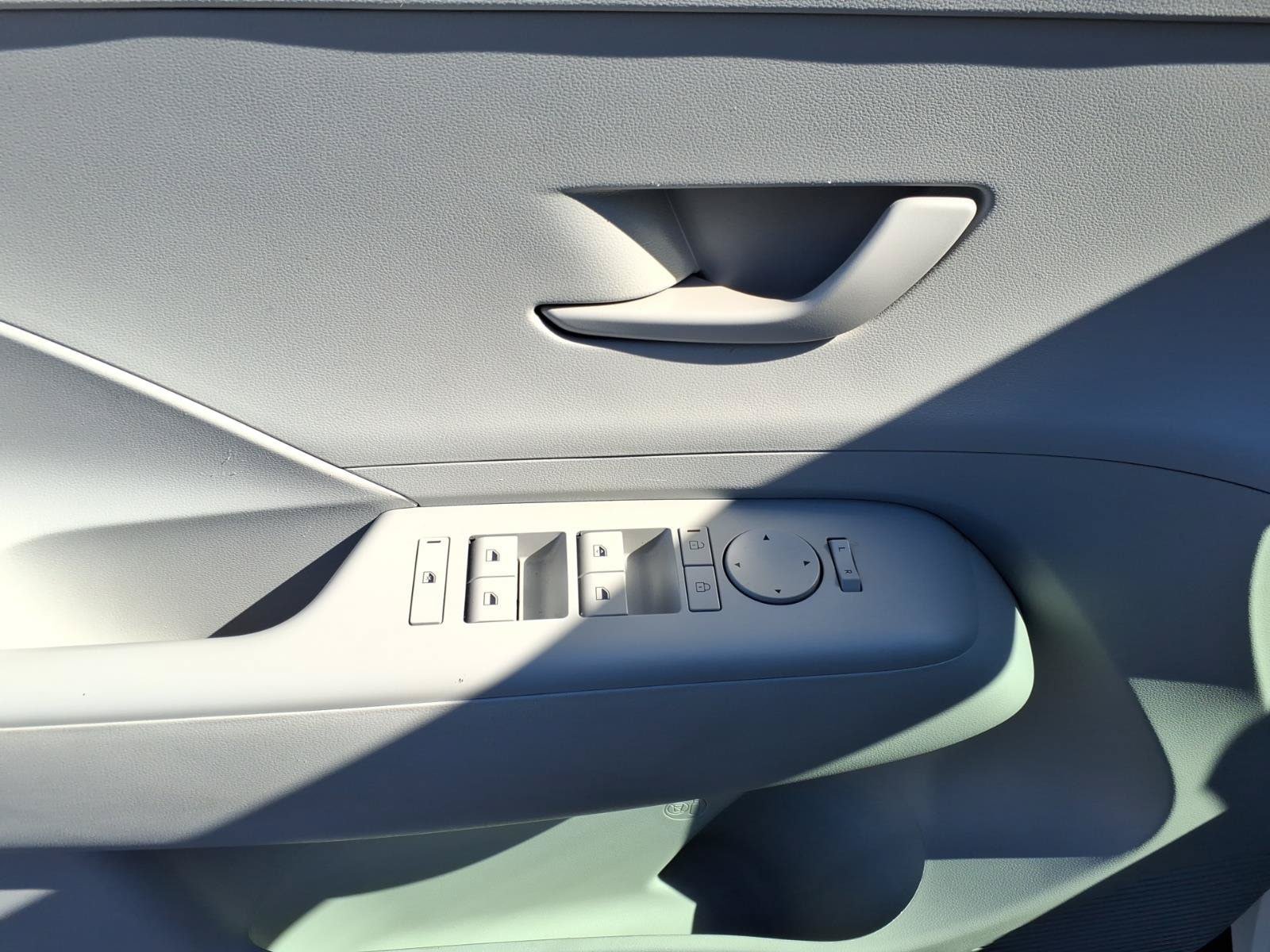Used 2025 Hyundai Kona SEL FWD image 8