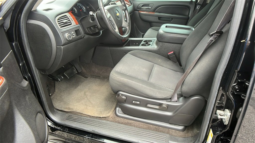 Used 2014 Chevrolet Suburban LS image 13