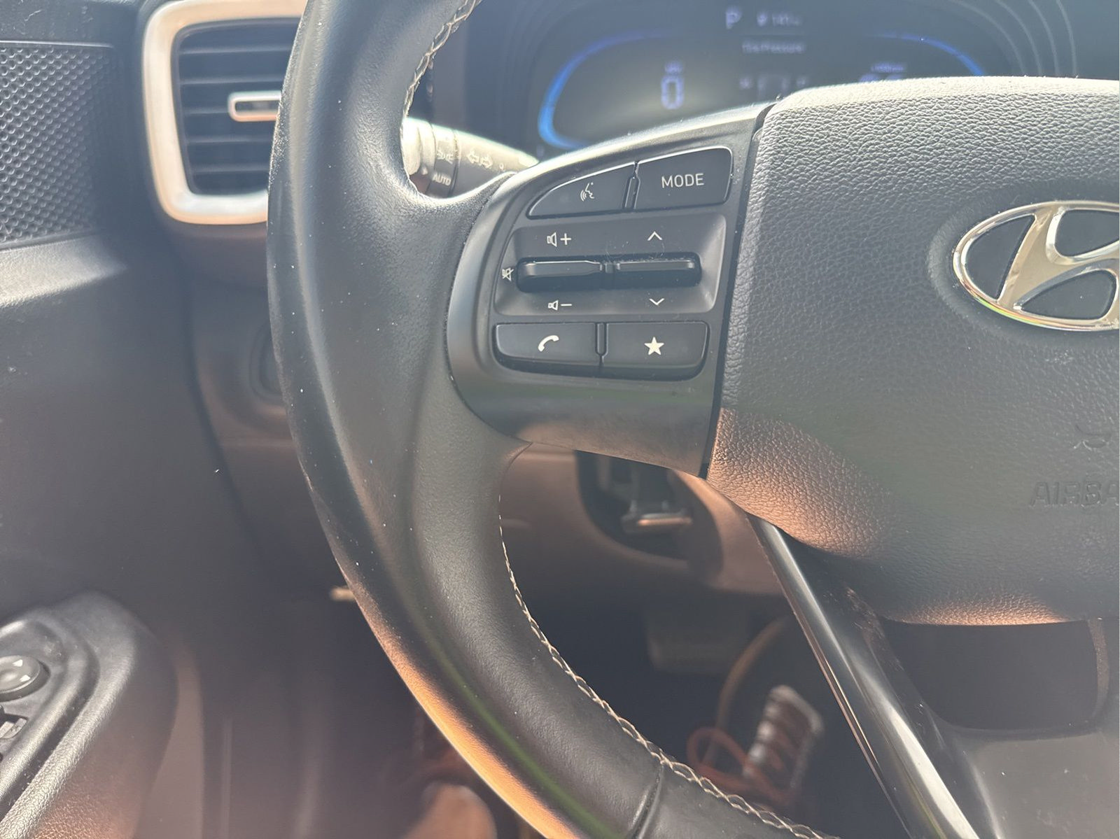 Used 2023 Hyundai Venue Limited FWD image 30
