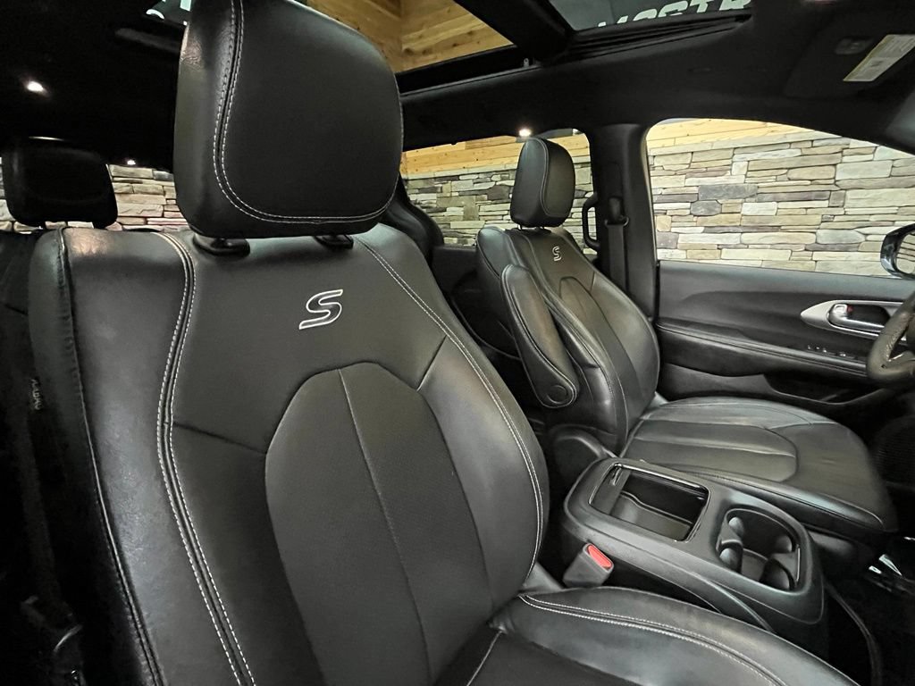 Used 2022 Chrysler Pacifica Touring-L w/ S Appearance Package AWD/4WD image 26