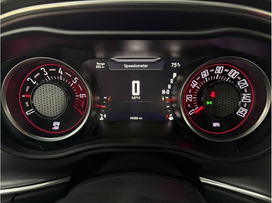 Used 2016 Dodge Challenger SXT RWD image 15