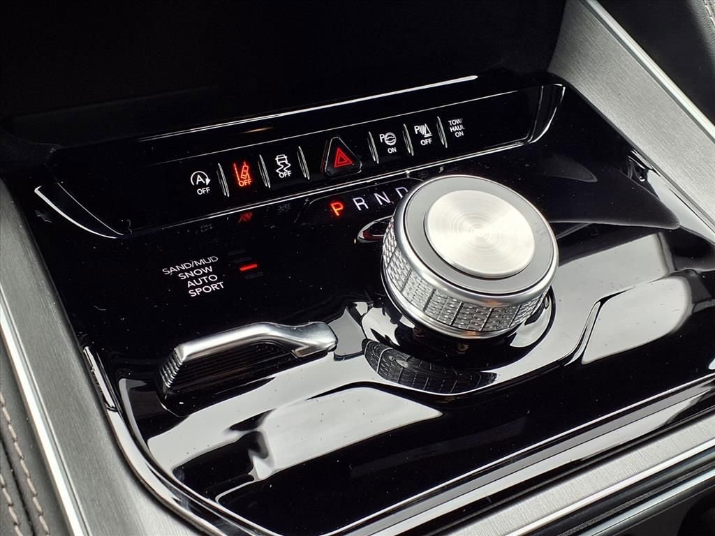 New 2025 Jeep Wagoneer 4WD w/ Convenience Group I image 16