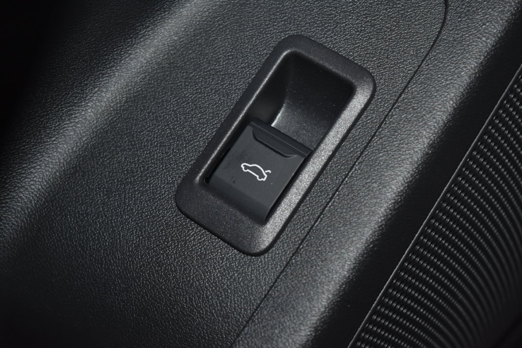 Used 2025 Audi Q6 e-tron Premium Plus AWD/4WD image 6