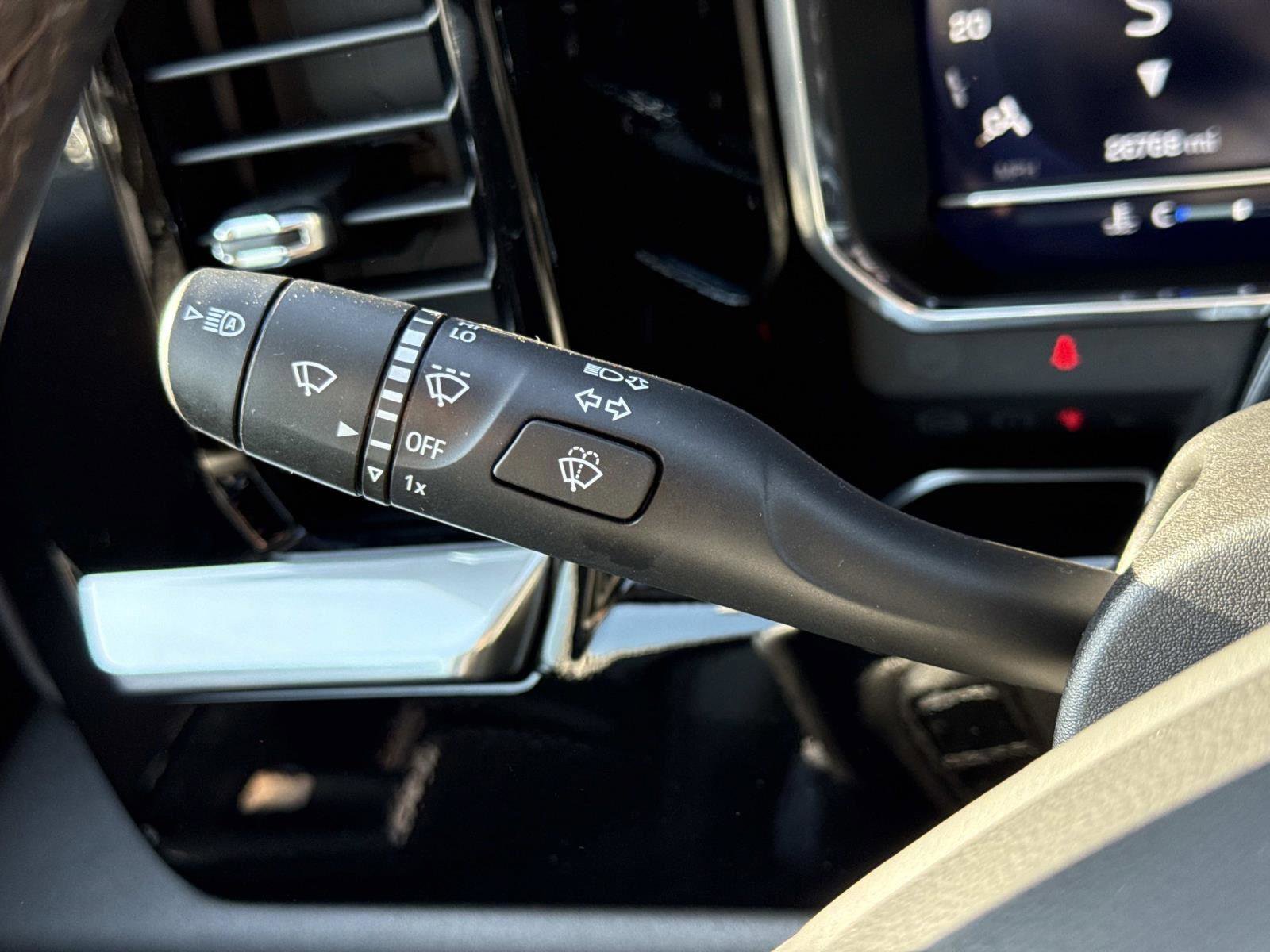 Used 2022 Chevrolet Silverado 1500 LT AWD/4WD image 8