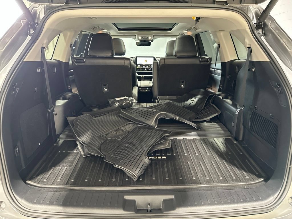 Certified 2026 Toyota Highlander Platinum AWD/4WD image 15