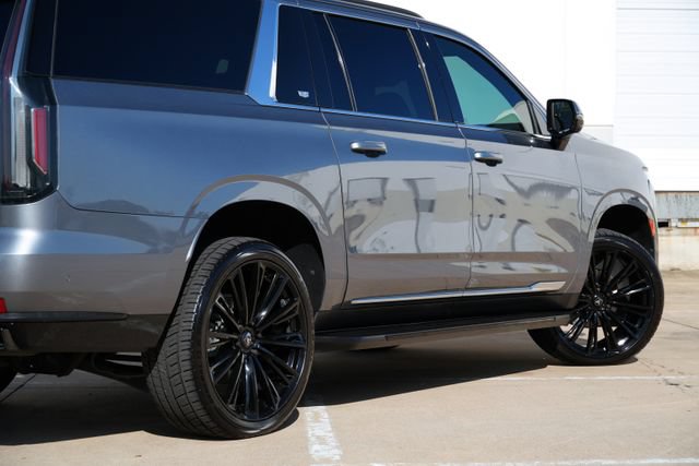 Used 2021 Cadillac Escalade ESV Premium Luxury w/ Performance Package AWD/4WD image 25