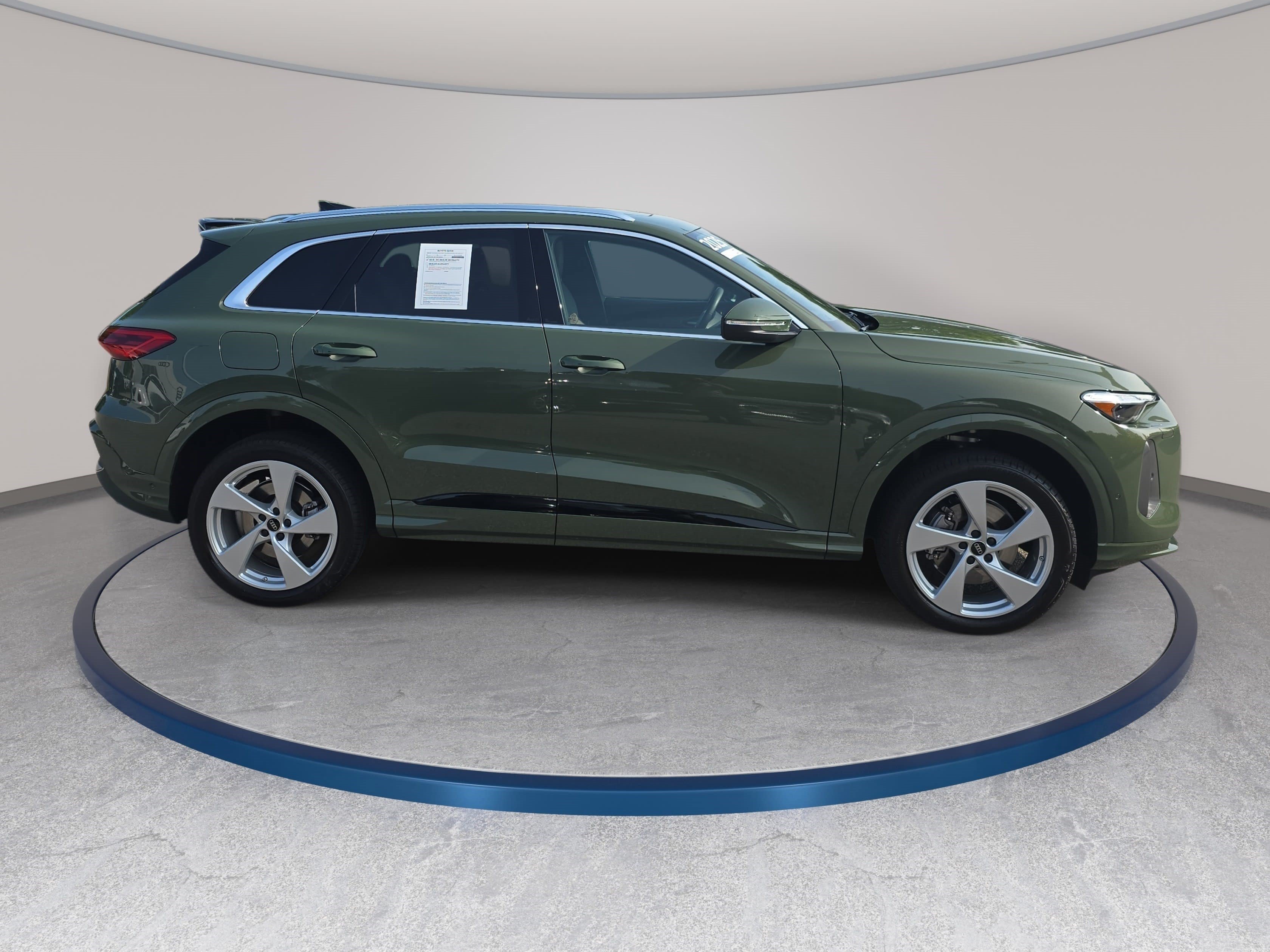 Certified 2025 Audi Q5 Premium AWD/4WD image 4