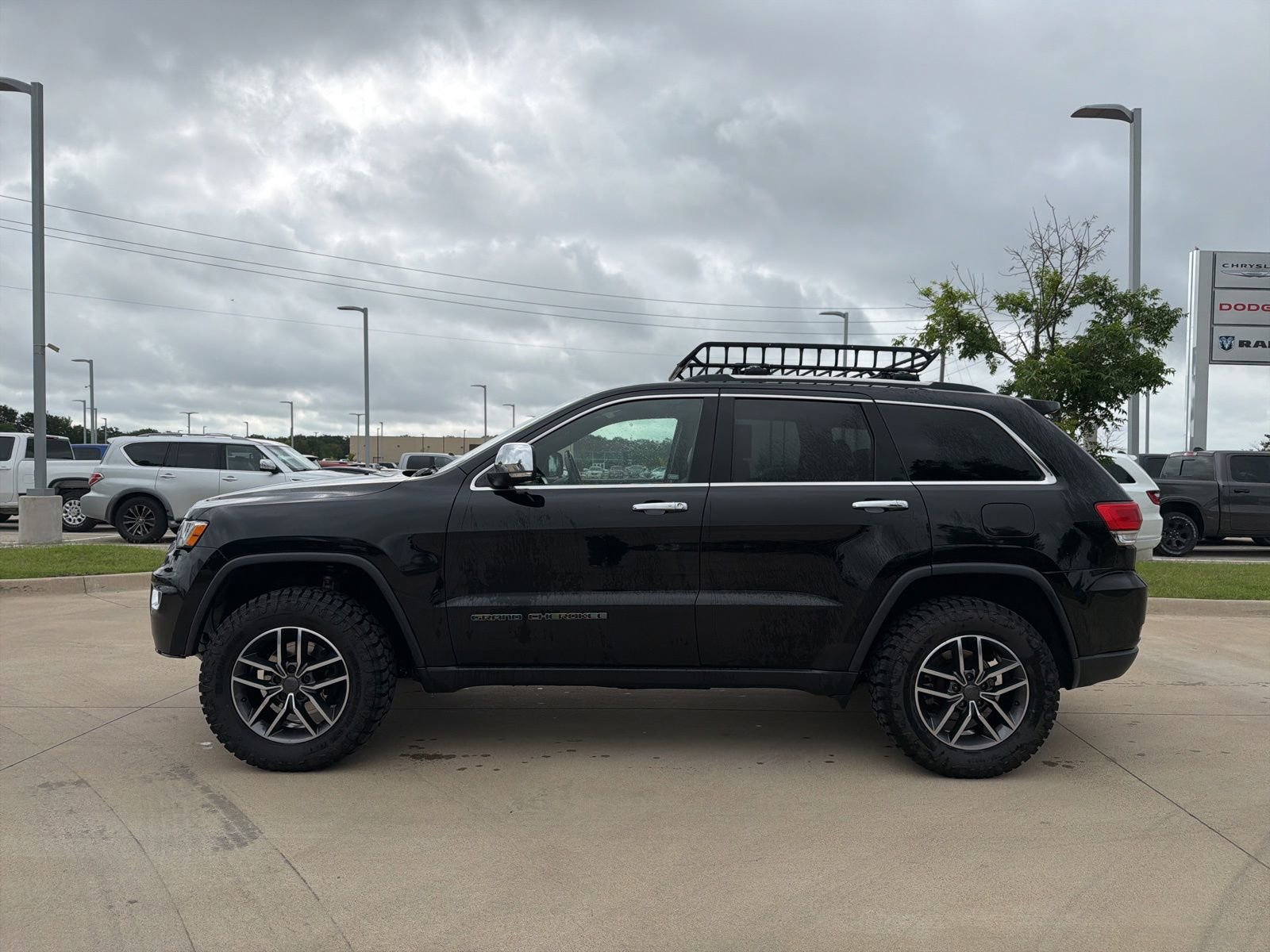 Used 2019 Jeep Grand Cherokee Limited AWD/4WD image 2