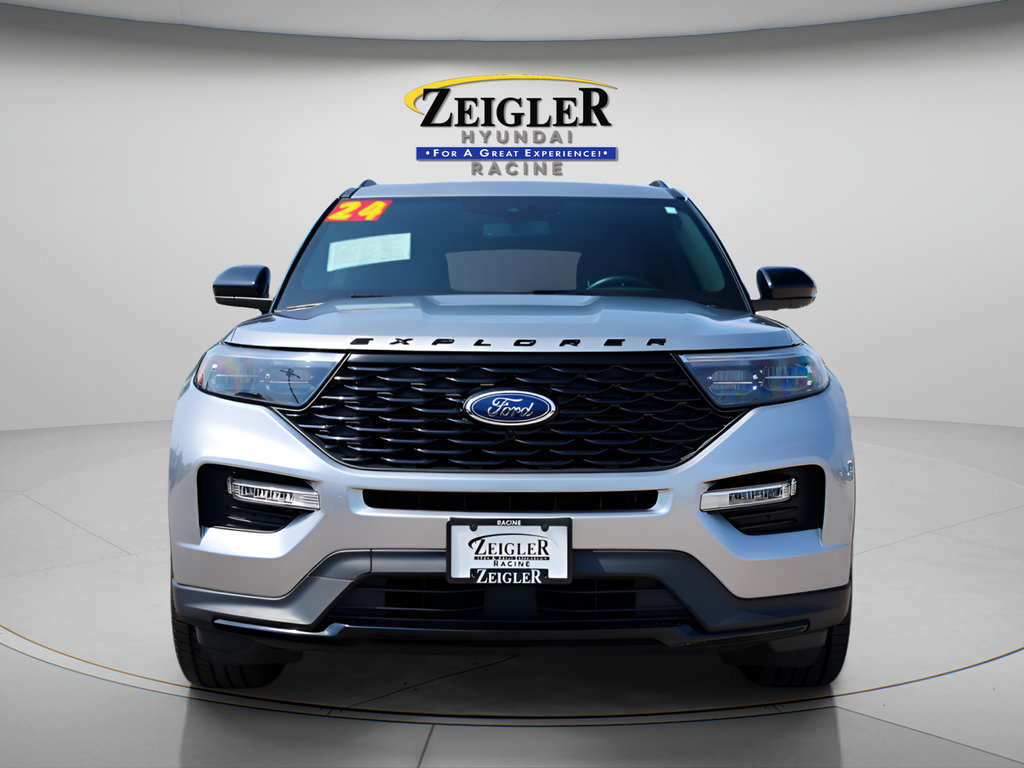 Used 2024 Ford Explorer ST-Line w/ Class IV Trailer Tow Package AWD/4WD image 2