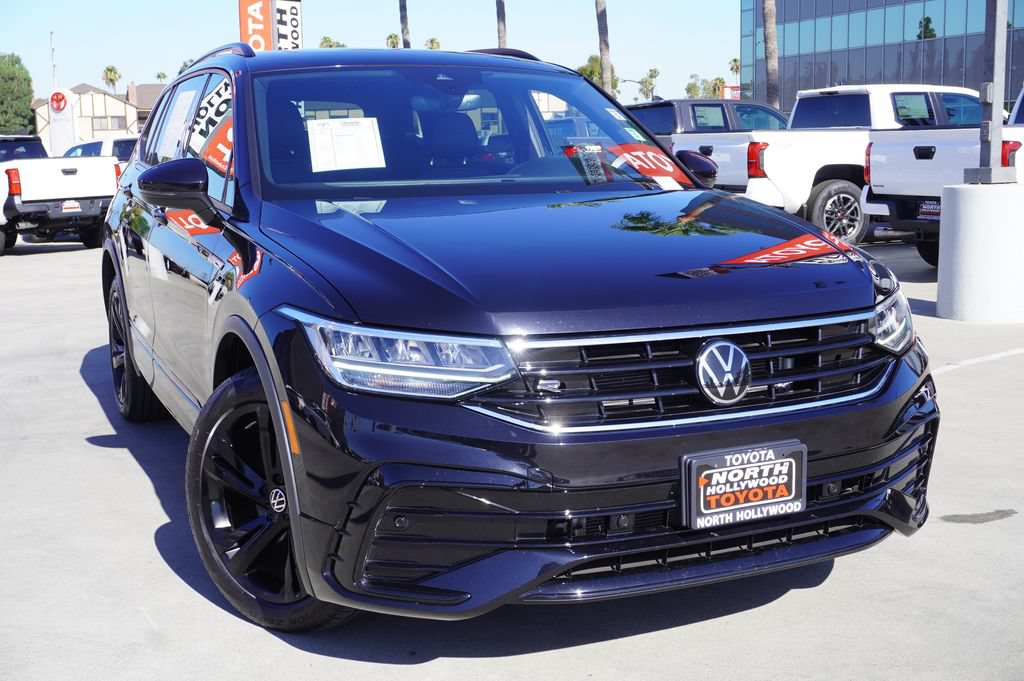 Used 2023 Volkswagen Tiguan SE R-Line AWD/4WD image 2