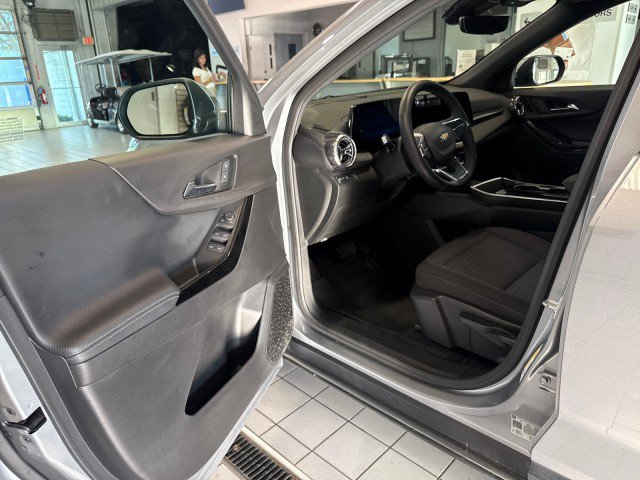 Used 2025 Chevrolet Equinox LT w/ Safety and Technology Package FWD image 13