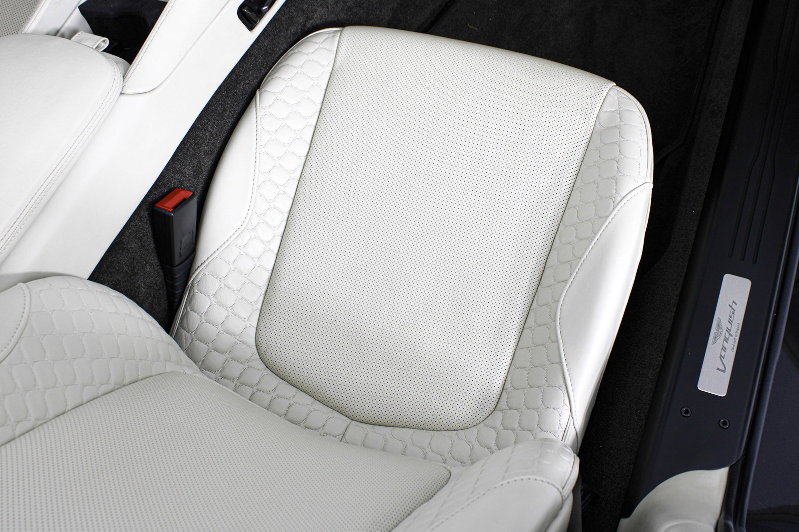 Used 2014 Aston Martin Vanquish Volante RWD image 32