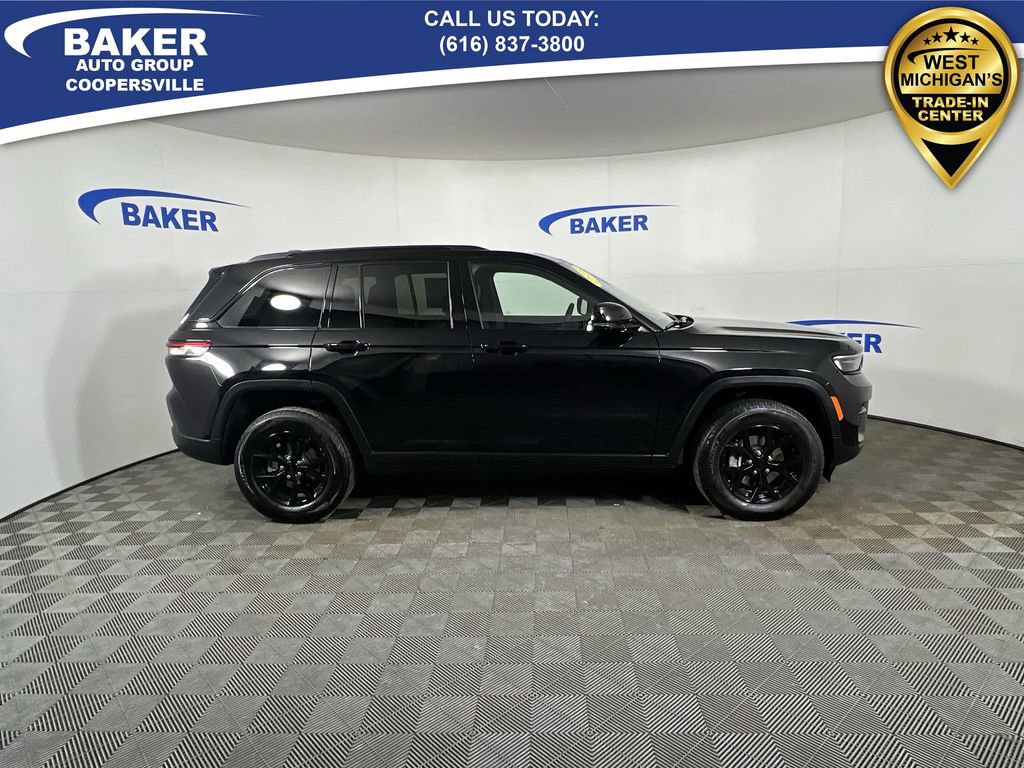 Used 2025 Jeep Grand Cherokee Altitude image 10