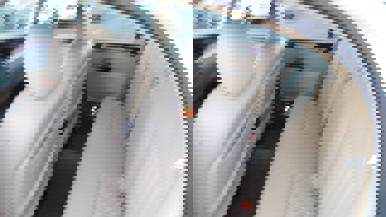 Used 2004 Lincoln Town Car Signature image 19