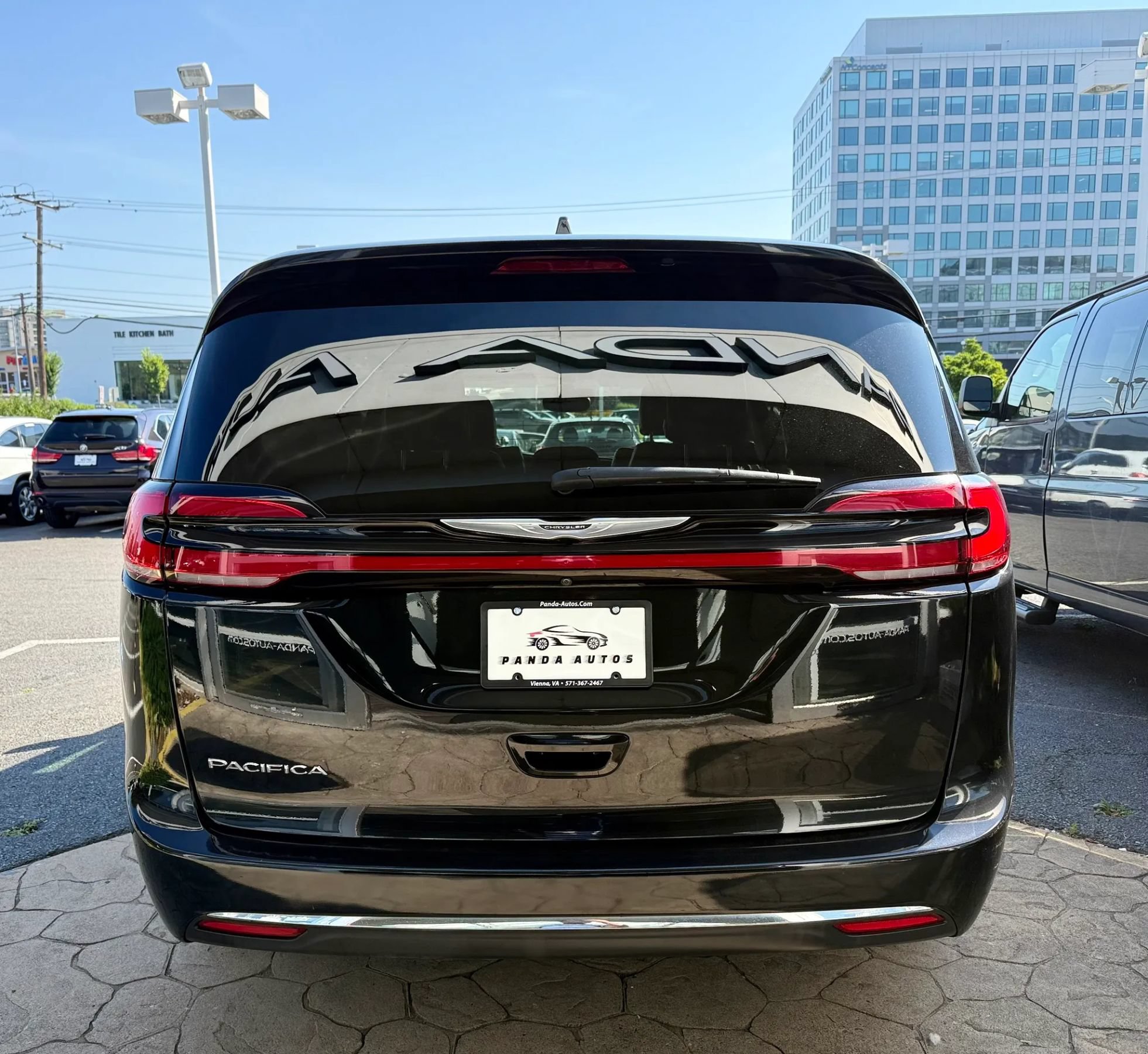 Used 2022 Chrysler Pacifica Touring-L FWD image 6