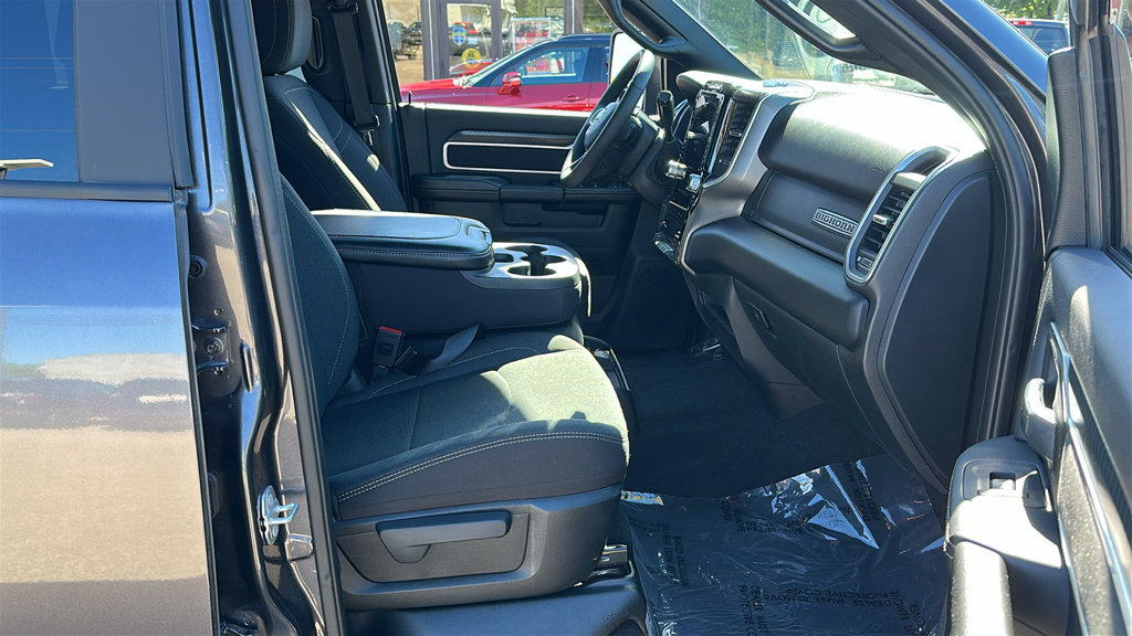Used 2025 RAM 2500 Big Horn AWD/4WD image 32