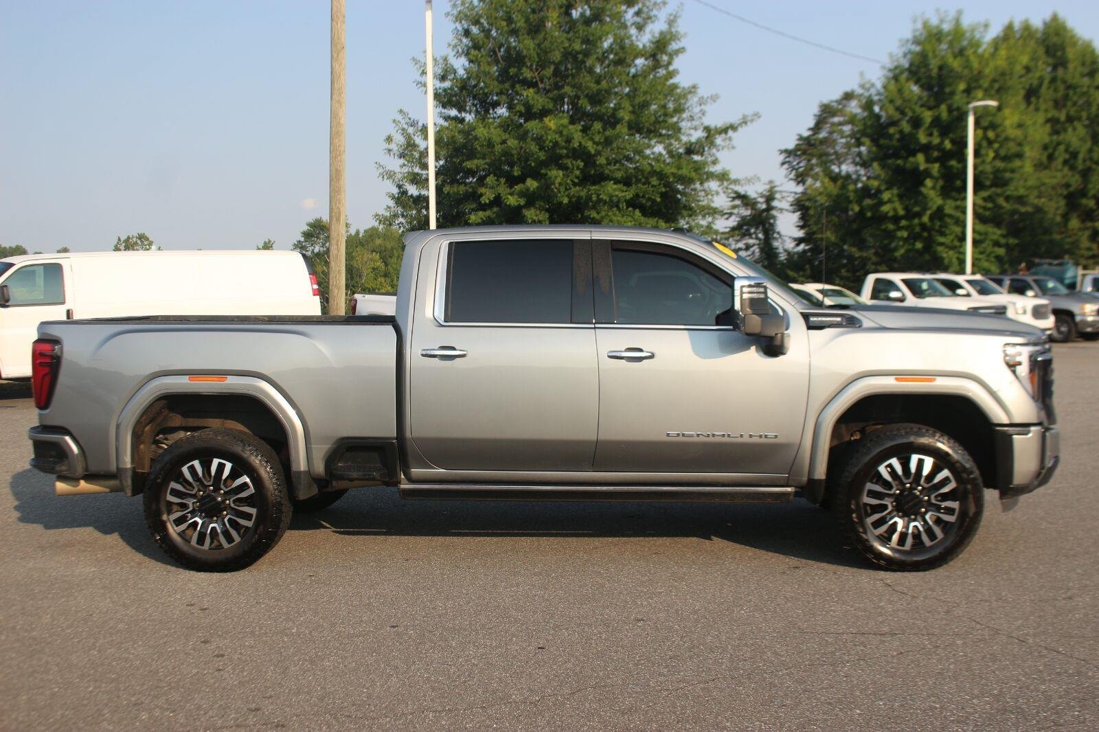 Used 2024 GMC Sierra 3500 Denali Ultimate AWD/4WD image 8