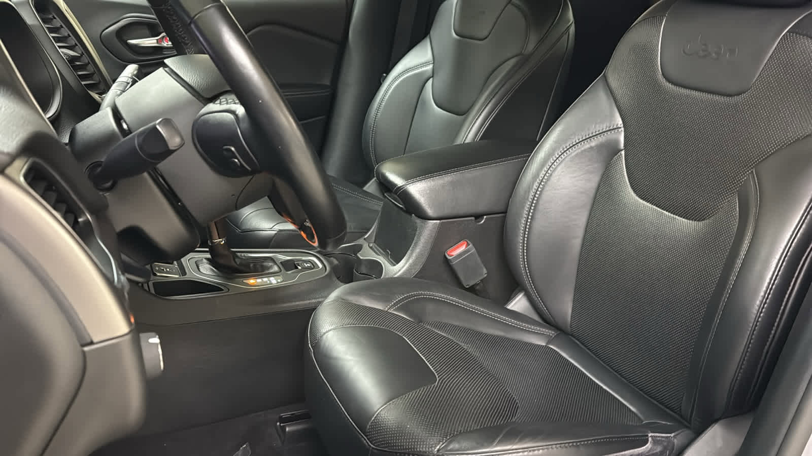 Used 2021 Jeep Cherokee Latitude Lux FWD image 25