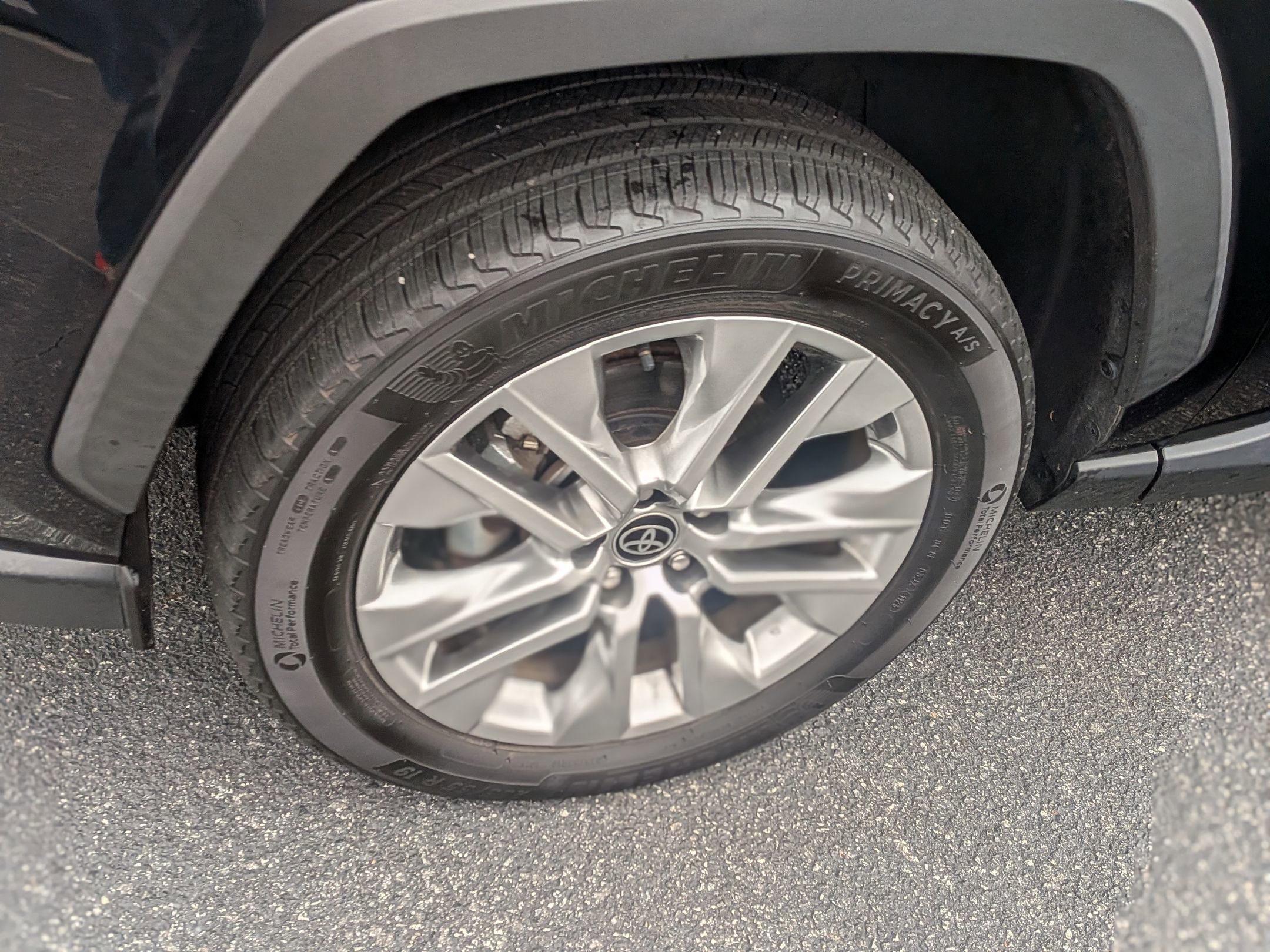 Used 2023 Toyota RAV4 XLE Premium image 12