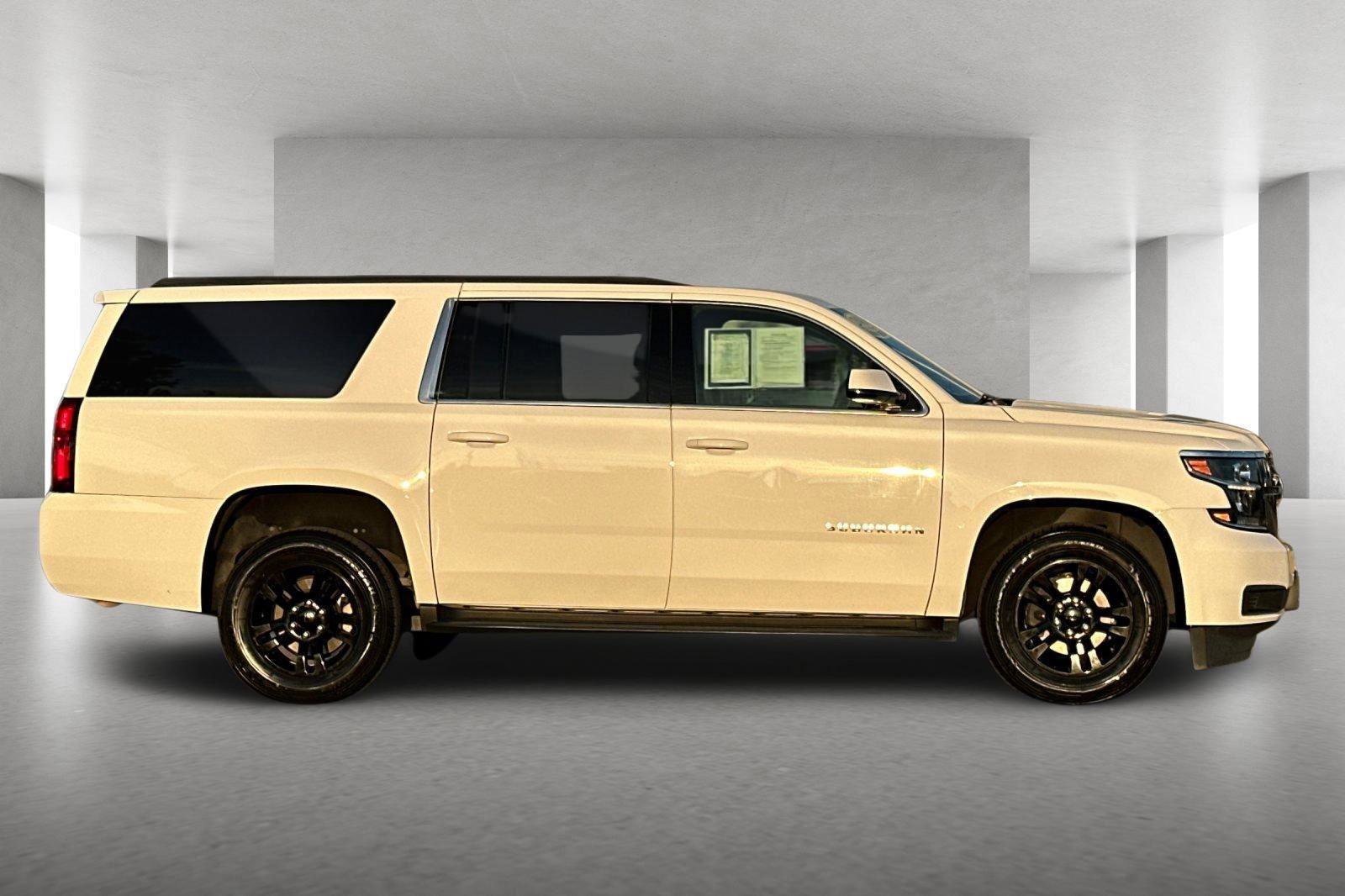 Used 2019 Chevrolet Suburban LT image 3