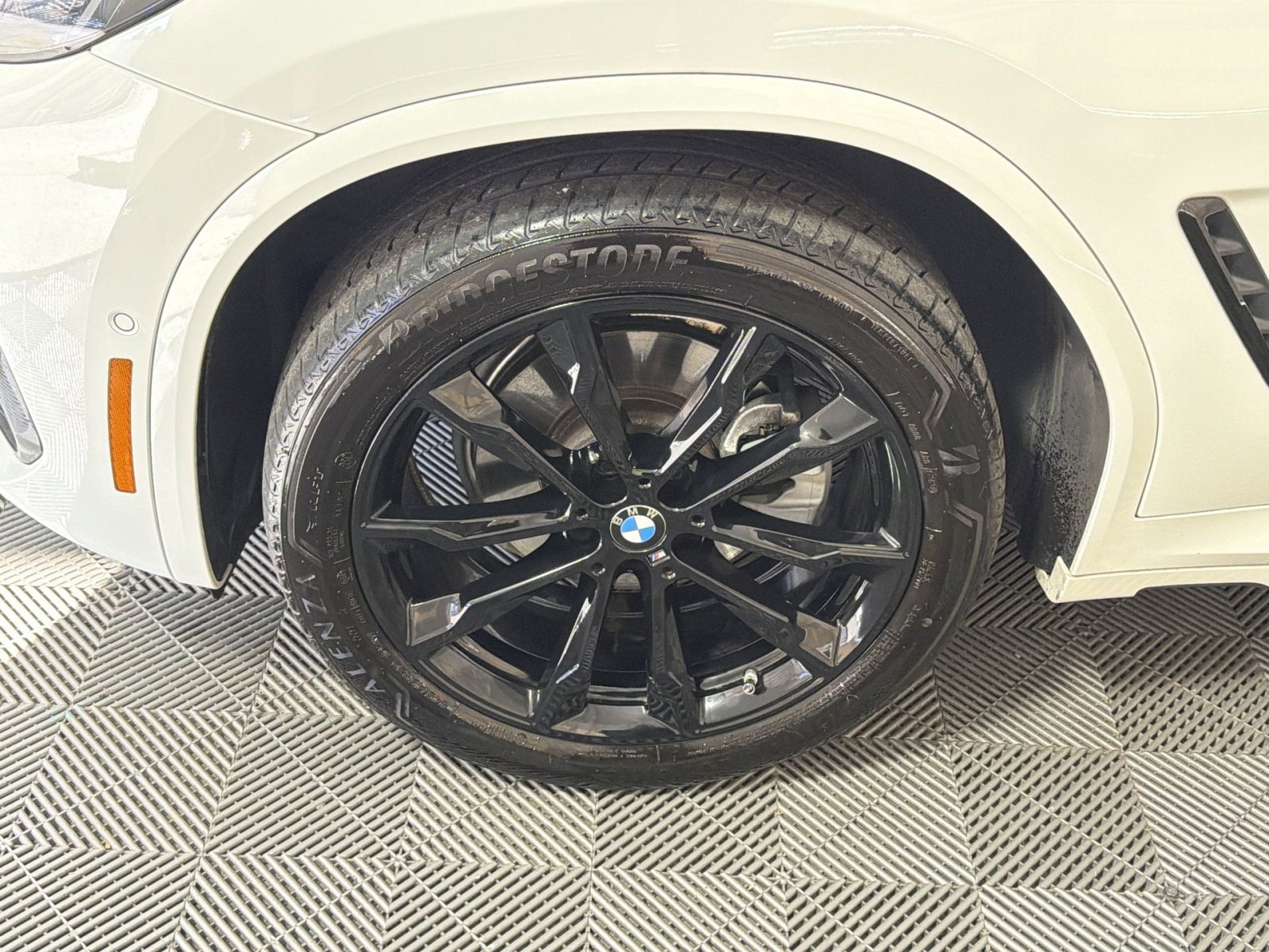 Used 2025 BMW X4 xDrive30i w/ Premium Package image 12