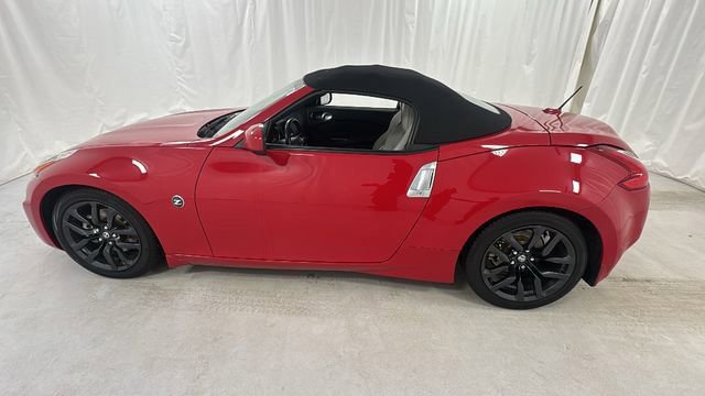 Used 2017 Nissan 370Z Touring RWD image 6