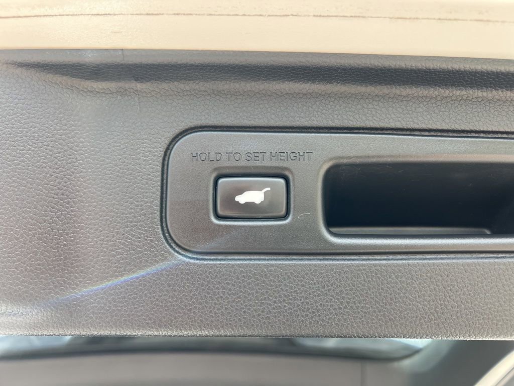 Used 2023 Honda Pilot Touring image 14