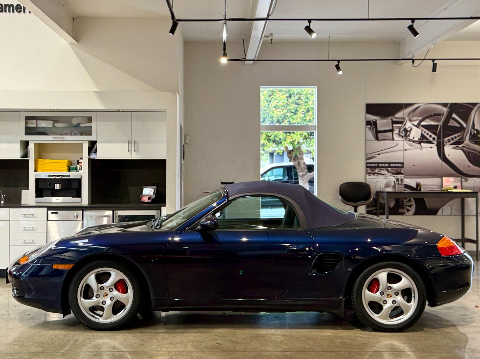 Used 2001 Porsche Boxster S image 2