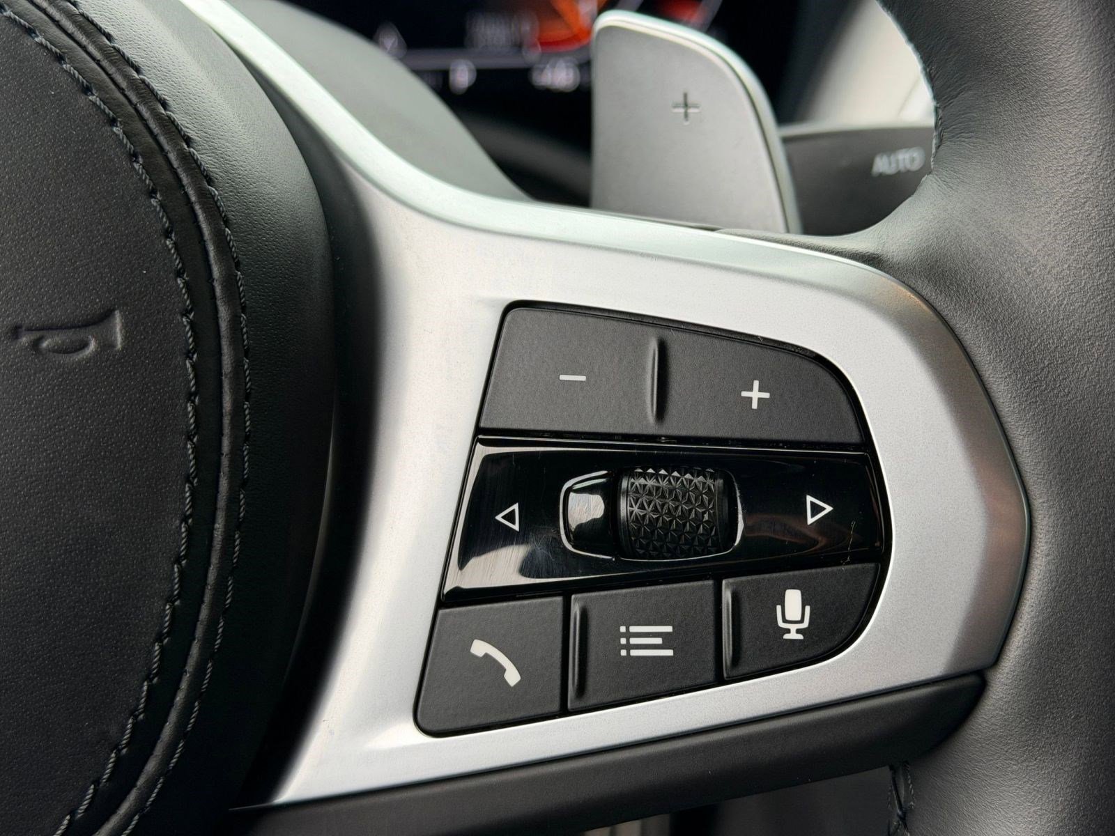 Certified 2025 BMW X4 xDrive30i image 22