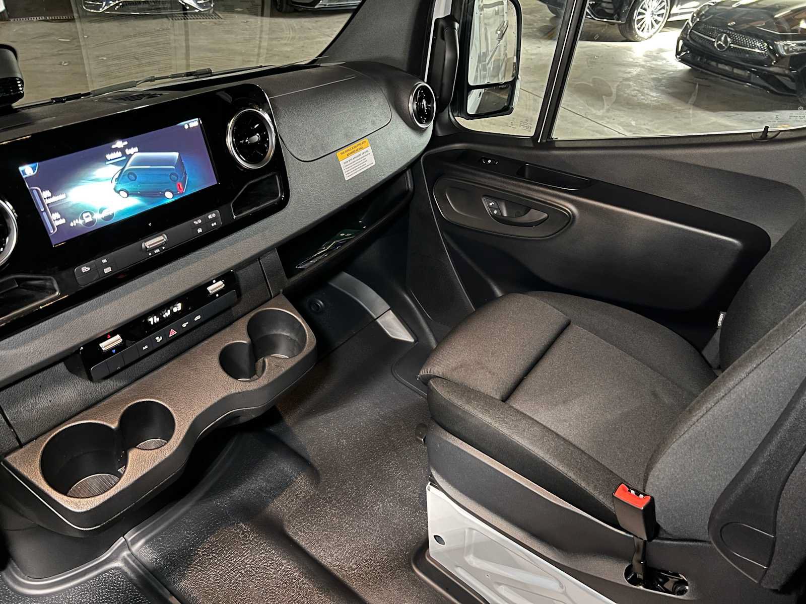 Used 2025 Mercedes-Benz Sprinter 2500 image 36
