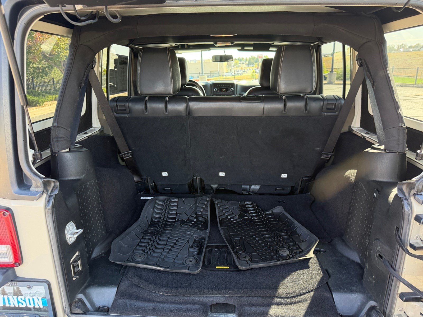 Used 2018 Jeep Wrangler Unlimited Sahara w/ Connectivity Group AWD/4WD image 32