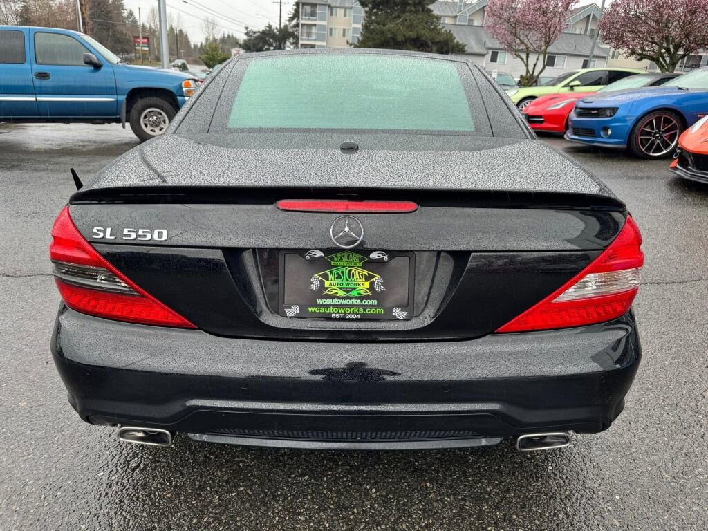 Used 2011 Mercedes-Benz SL 550 image 4