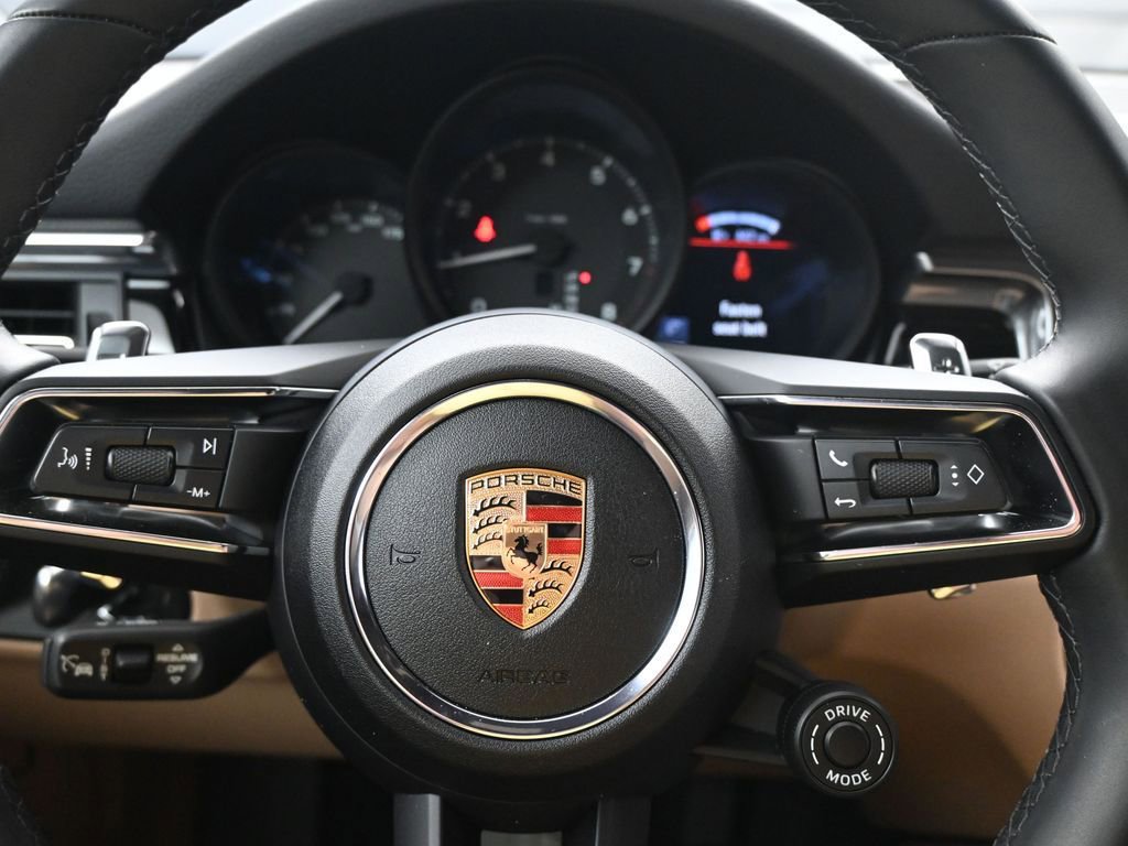 Certified 2025 Porsche Macan image 19