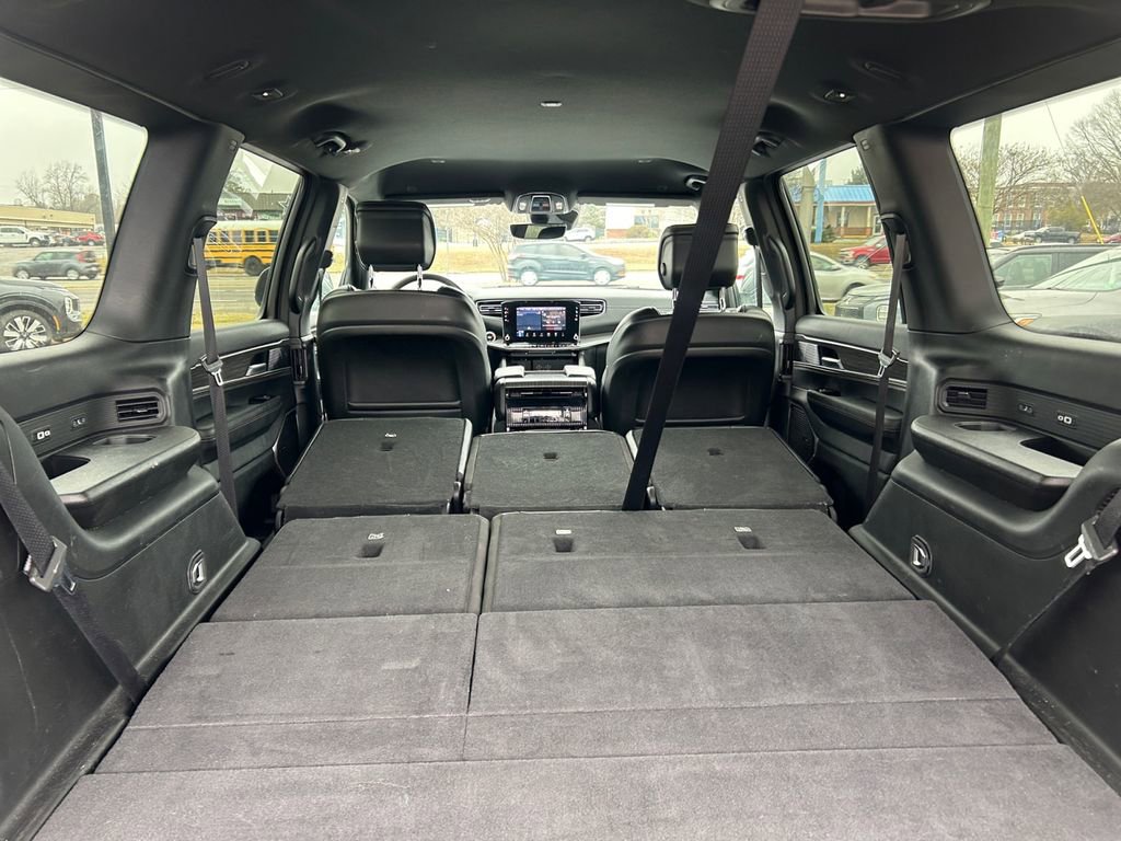 Used 2024 Jeep Wagoneer Series II w/ Flexible Seating Group AWD/4WD image 19