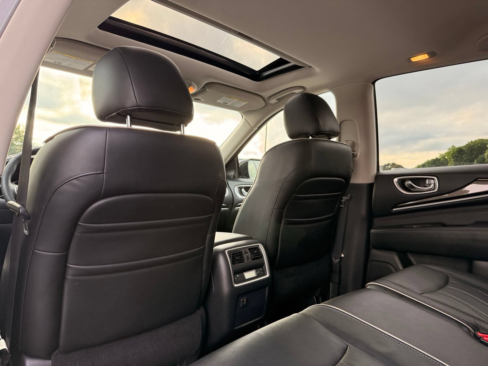 Used 2017 INFINITI QX60 Luxe w/ Premium Plus Package AWD/4WD image 19