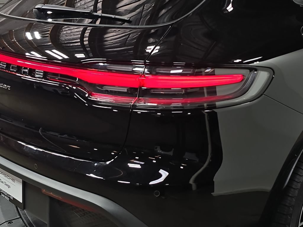 Certified 2026 Porsche Macan AWD/4WD image 30