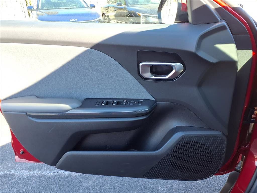Used 2025 Kia K4 EX image 18