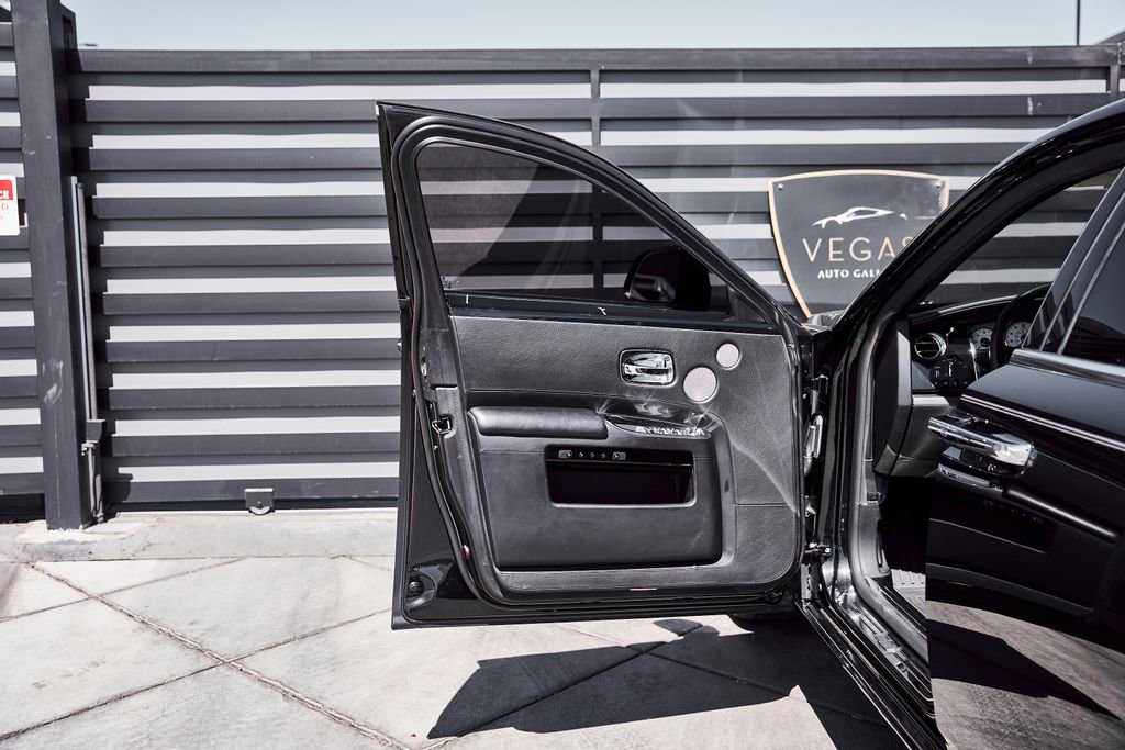 Used 2014 Rolls-Royce Ghost RWD image 31