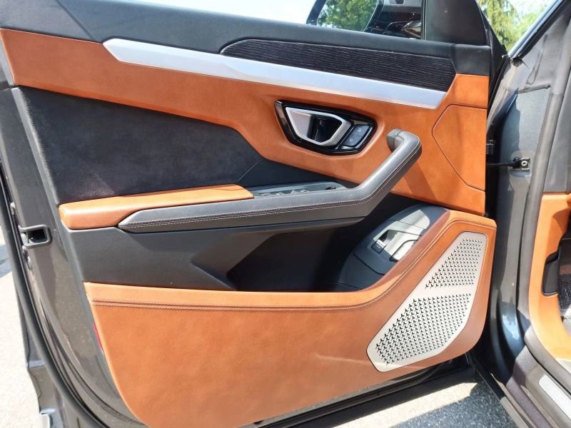 Used 2019 Lamborghini Urus image 16