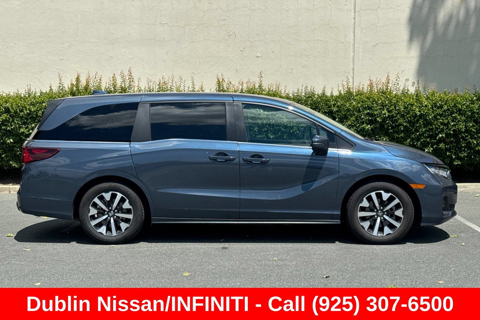Used 2025 Honda Odyssey EX-L image 3