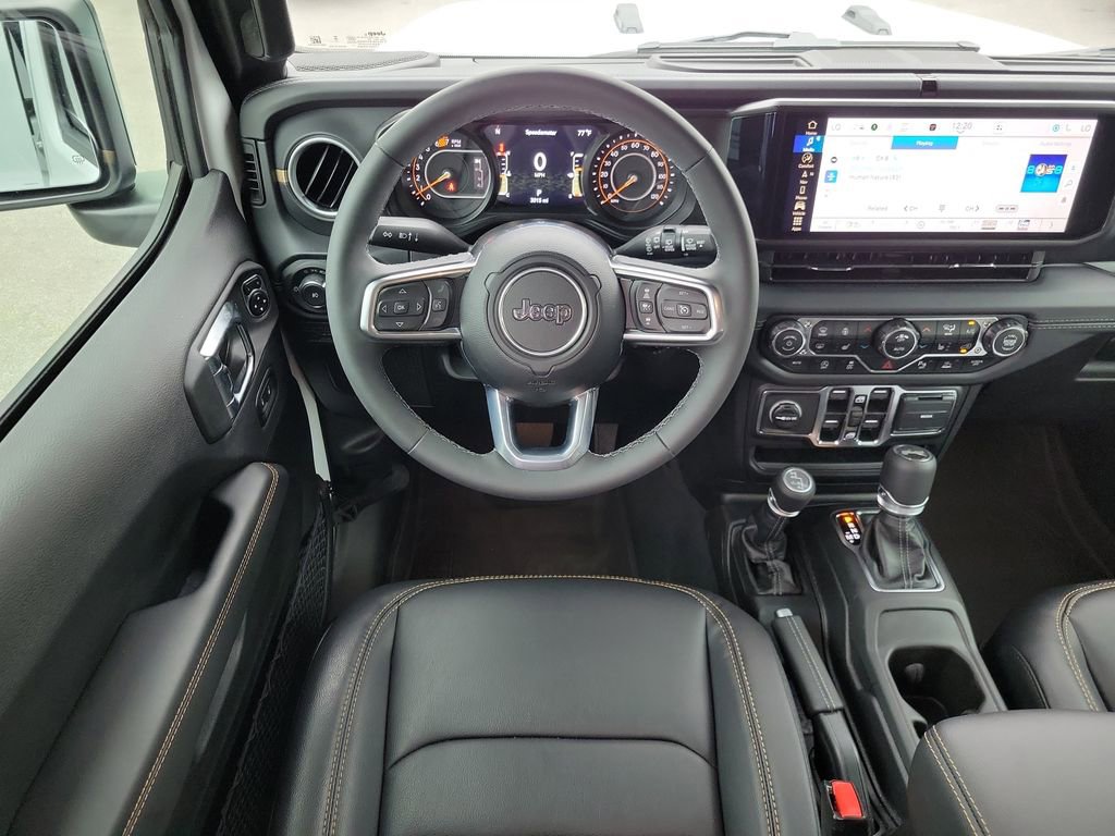 Used 2025 Jeep Wrangler Unlimited Sahara AWD/4WD image 19