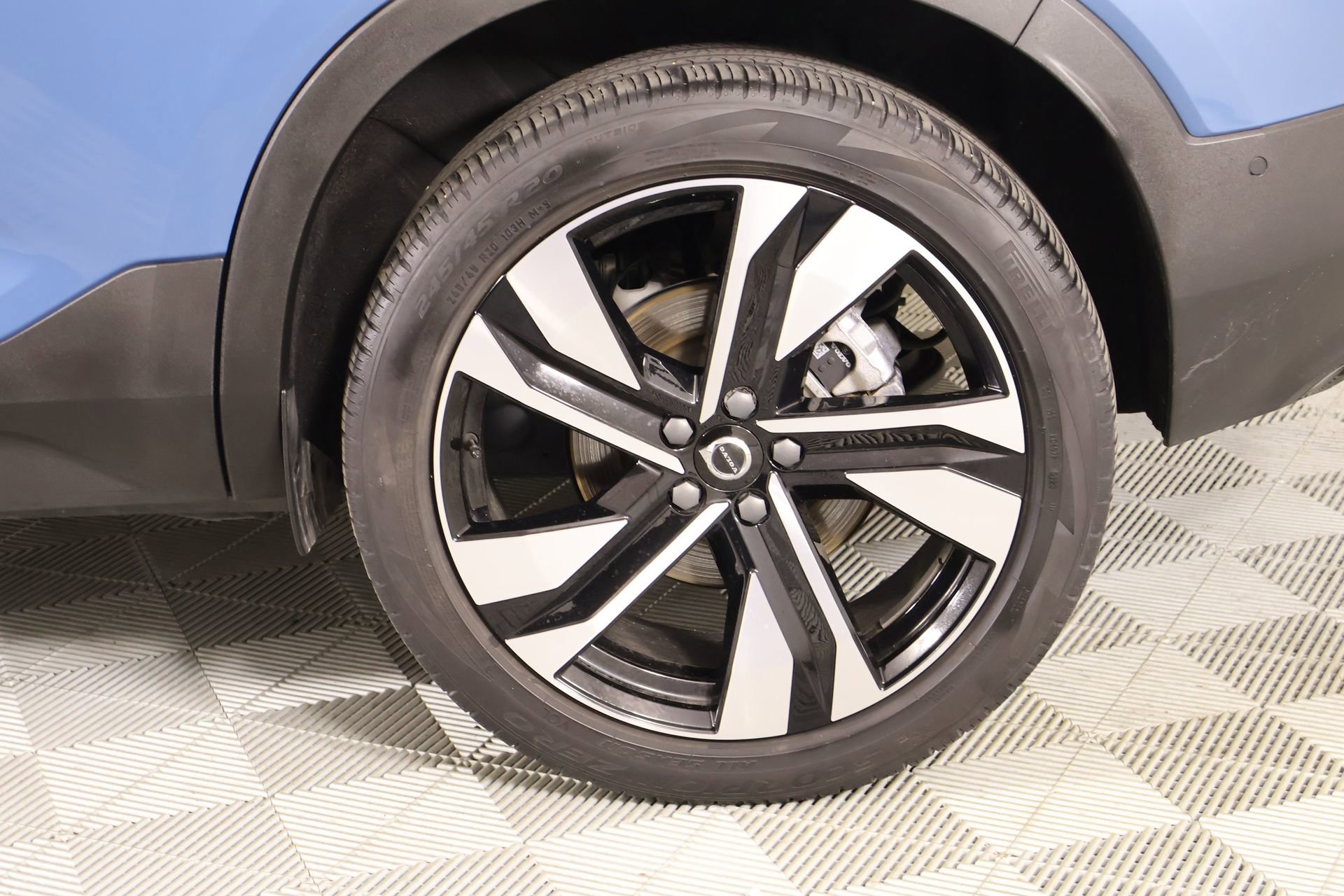 Used 2024 Volvo XC40 B5 Ultimate w/ Protection Package Premier image 20