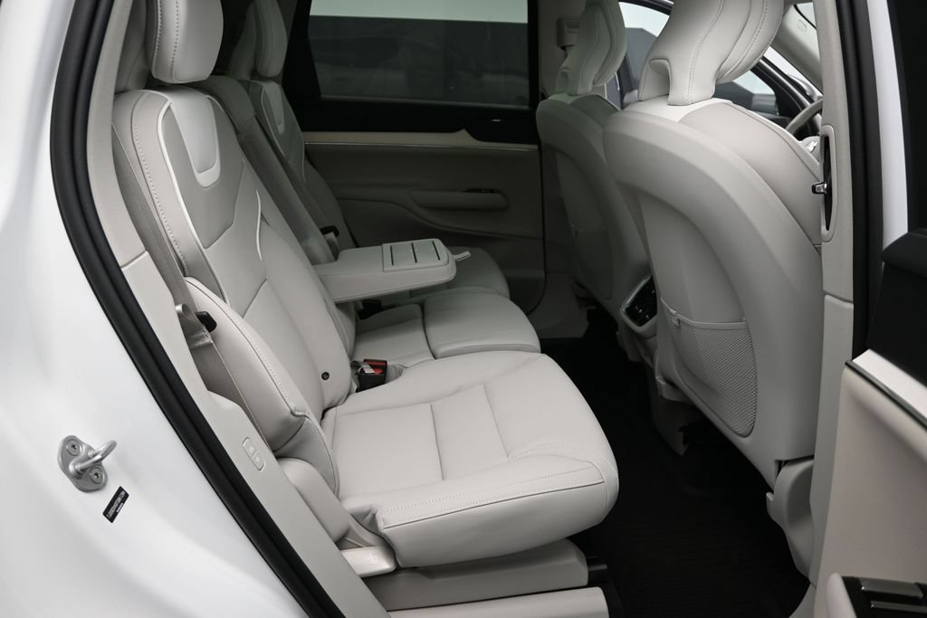 New 2026 Volvo EX90 Plus AWD/4WD image 17