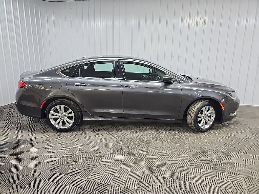 Used 2015 Chrysler 200 Limited w/ Convenience Group image 2