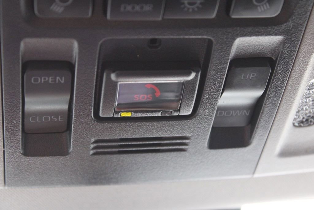 Used 2021 Toyota Camry SE w/ Blackout Package (TMS) image 26